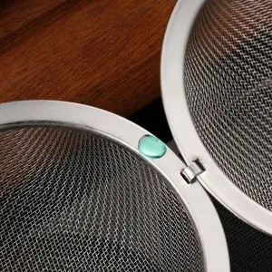 Stainless steel spice ball mesh strainer for kitchen soup cooking seasoning infuser filter tool.