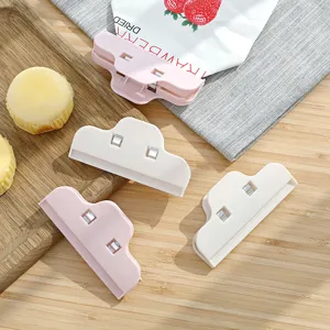 Plastic food sealing clips for snack bags, cute cloud shape kitchen storage bag clips.