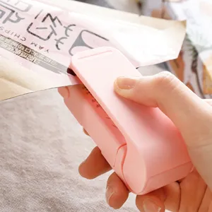 Mini sigillatrice per sacchetti portatile per snack alimenti sacchetti plastica cucina rosa.
