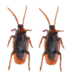 Nep plastic kakkerlak grap speelgoed, realistische en eng insect rekwisieten. 2 stuks.
