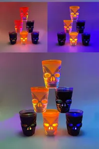 Bicchiere da shot teschio luminoso colorato di Halloween bar KTV ornamento decorativo dettaglio.