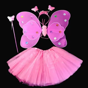 Kinderen roze vlinder fee kostuum set detailweergave, tule rok en bijpassende toverstav.