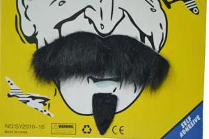 Set di finta baffi e barba nera accessorio per costume cosplay per festa di Halloween.