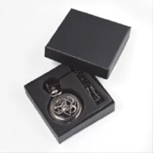 Antike bronzene Anime Taschenuhr mit Kette im Geschenkset, perfektes Sammlerstück.