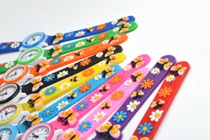 Bunte Kinder Silikon Uhr mit süßen Cartoon Schmetterling und Blumen Dekorationen für Kinder.