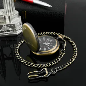 Antike Quarz-Taschenuhr mit Kette, klassisches römisches Zifferblatt, bronzefarbenes Design.