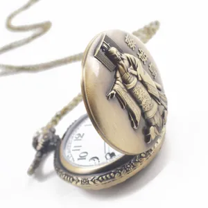 Reloj de bolsillo de cuarzo de bronce vintage con diseño de figura histórica en relieve.