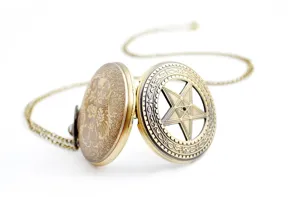 Antike bronzefarbene Quarz-Taschenuhr mit hohlem Pentagramm-Design und passender Kette.
