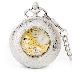 Vintage zilveren mechanische zakhorloge met opengewerkte skeleton wijzerplaat en ketting.