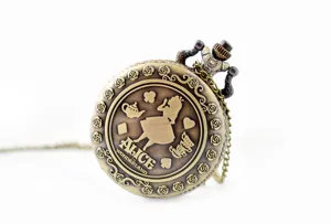 Montre de poche à quartz bronze Alice au pays des merveilles vintage avec chaîne.
