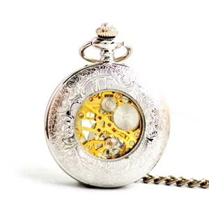 Klassische mechanische Taschenuhr mit skelettiertem Zifferblatt und filigranem Gehäuse.