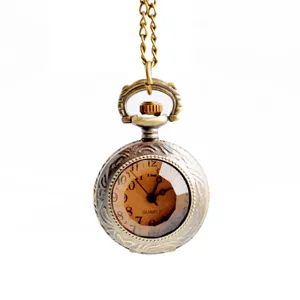 Vintage Bronze Quartz Pocket Watch Retro Hollow Carved Pocket Watch With Chain Unisex Fashion Timepiece