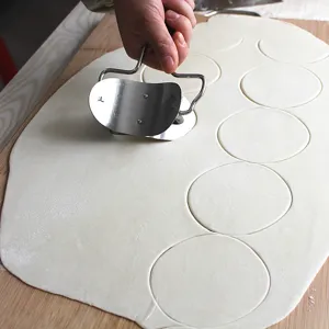 Coupe-pâte à raviolis en acier inoxydable outil de presse manuel pour la cuisine à la maison.