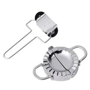 Set de moules a raviolis et decoupoir de pate en acier inoxydable pour cuisine domestique.