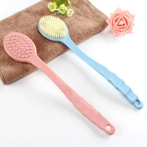 Lange badborstel set met zachte haren en massageknoppen voor comfortabele lichaamsverzorging.