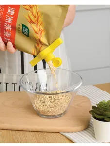 Plastic food bag sealing clip with pouring spout, kitchen snack fresh-keeping clamp.