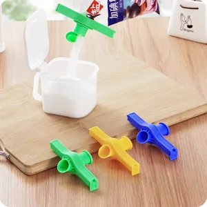 Plastic Food Sealing Clip With Pouring Spout Portable Snack Bag Sealer Kitchen Airtight Storage Preservation Gadget