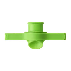 Green plastic bag sealing clip with pour spout for food storage snacks seasoning freshness.