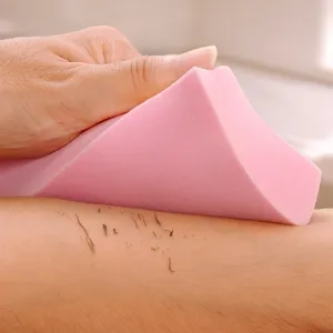 Eponge exfoliante pour le bain, eponge rose douce pour nettoyer le corps et eliminer les peaux mortes.