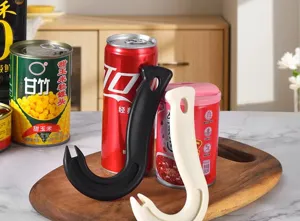 Abrelatas y abridor de botellas multifuncional en forma de gancho en negro y blanco.