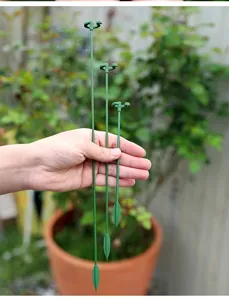 Green plastic plant support stakes set, flower pot climbing support rods for garden pots.
