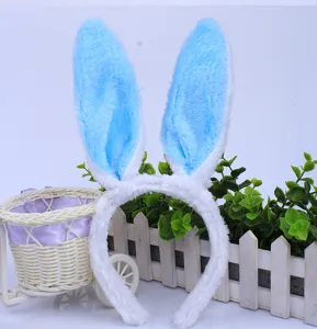Süßer Plüsch Hasenohren Haarreif für Kinder, blaue und weiße Kaninchen Ohren Detailaufnahme.