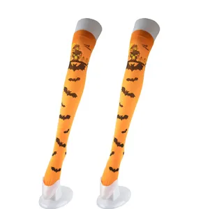 Calze lunghe stampate di Halloween con motivi di pipistrello, calzettoni arancioni da festa.