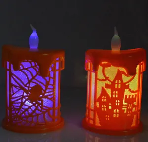 Nahaufnahme von Halloween LED elektronischen Kerzen mit Spinnennetz und Schloss Hohlmustern.