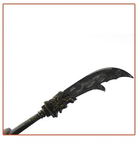 Arma giocattolo Guan Dao in plastica con design a drago, supporto cosplay tradizionale.