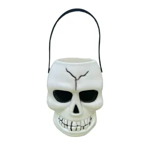 Halloween weiße Plastik Totenkopf Eimer Süßigkeitenbehälter mit schwarzem Griff für Party