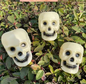 Lampada teschio di plastica luminosa Halloween decorazione casa stregata spaventosa.