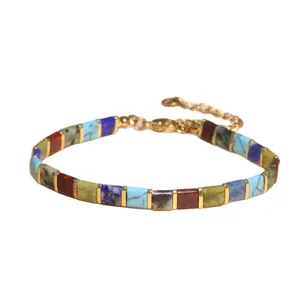 Bracelet bohème rétro fait main avec perles Tila multicolores et accents dorés élégants