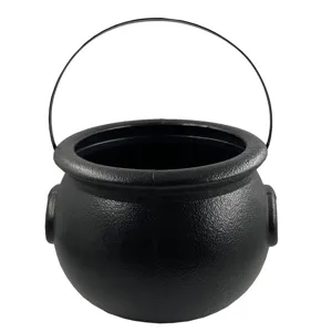 Secchiello nero in plastica a forma di calderone da strega per festa di Halloween e dolcetti.