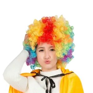 Peluca afro de payaso multicolor con capa amarilla para fiesta de Halloween y disfraz de cosplay.