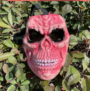 Μάσκα κόκκινης κρανίου Halloween λεπτομέρεια, τρομακτικό αξεσουάρ διακόσμησης πάρτι τρόμου.