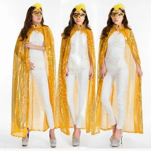 Goldene Pailletten Umhang Kape mit Maske und weißem Outfit für Halloween Party Kostüm Detail.