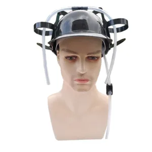 Casque de boisson à bière de nouveauté avec double porte-gobelet et pailles flexibles pour fêtes.