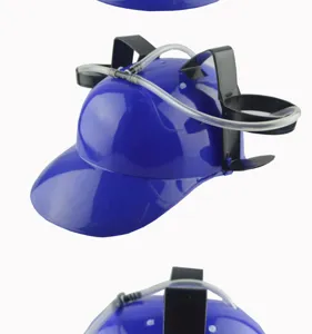 Vue détaillée du casque de boisson bleu avec porte-gobelets et système de paille.
