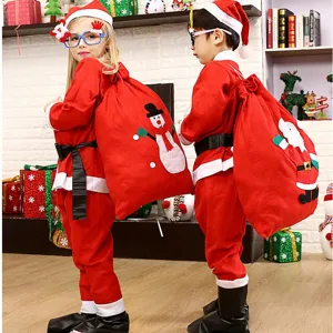 Ensemble de costume de Père Noël de Noël pour enfants avec grands sacs pour fête festive.