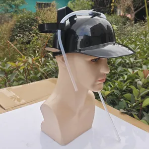 Casque de biere de nouveaute avec double support et paille pour fete et evenements.