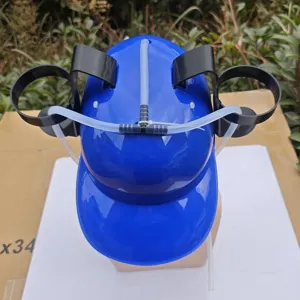 Casque de bière rigolo pour fête avec porte-boissons double pour soirée amusante.