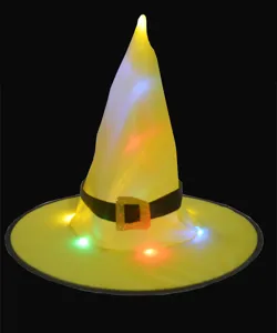 LED leuchtender Halloween Hexenhut Detail mit blinkenden Lichtern und schwarzer Gürtelschnalle.