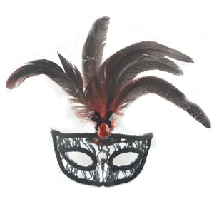 Maschera di Mascherata in Pizzo Nero con Piume e Gemma Rossa per Festa di Halloween