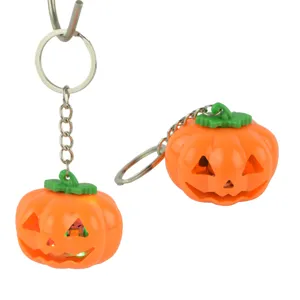 Halloween pumpkin LED keychain, flashing glowing toy, holiday gift, metal ring pendant