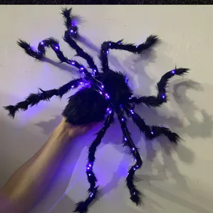 Halloween leuchtende Plüsch schwarze Spinne Dekoration mit violetten LED Lichterketten
