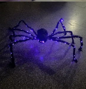 Halloween Pluesch Spinne Detail, leuchtende violette Lichter und rote Augen, gruseliger Requisit