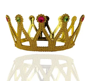 Corona de rey de plástico dorado con piedras de colores para fiesta de Halloween y actuación infantil.