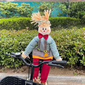 Décoration de poupée épouvantail de fête des récoltes, joli jouet en peluche en tissu pour l'automne.