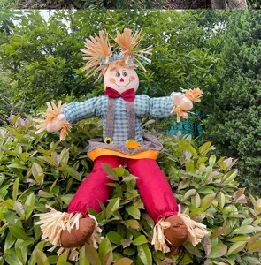 Poupeepouvantail de fete des recoltes pour decoration exterieure de jardin et fete