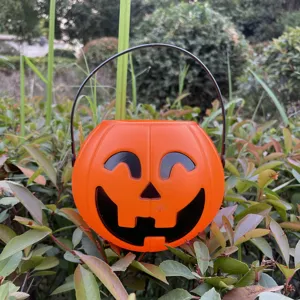 Seau à bonbons citrouille Halloween lanterne en plastique accessoire décoration de fête.